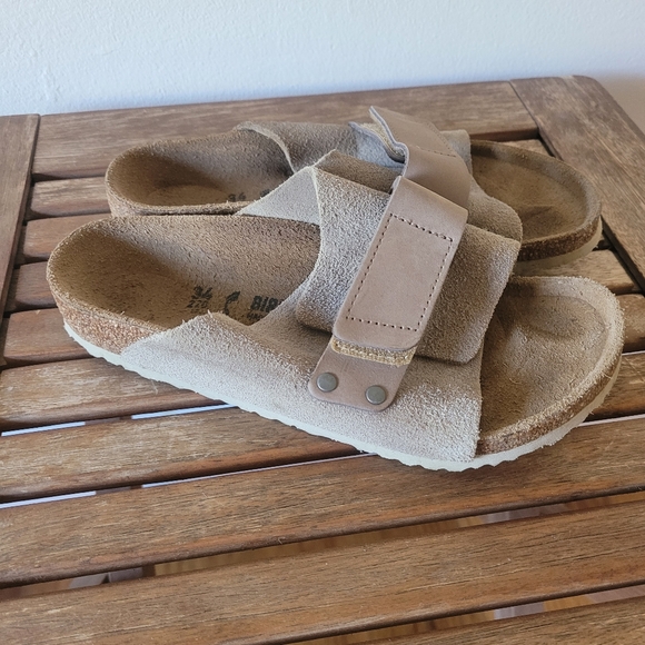 Birkenstock Kyoto Kids Sandal Size 34 Taupe Suede Nubuck Slide On Casual Unisex - Picture 1 of 11